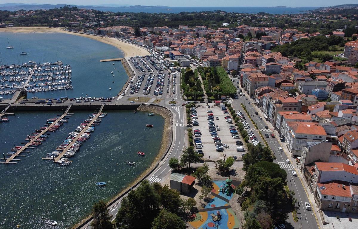 Imaxe aérea da fachada marítima da Pobra.