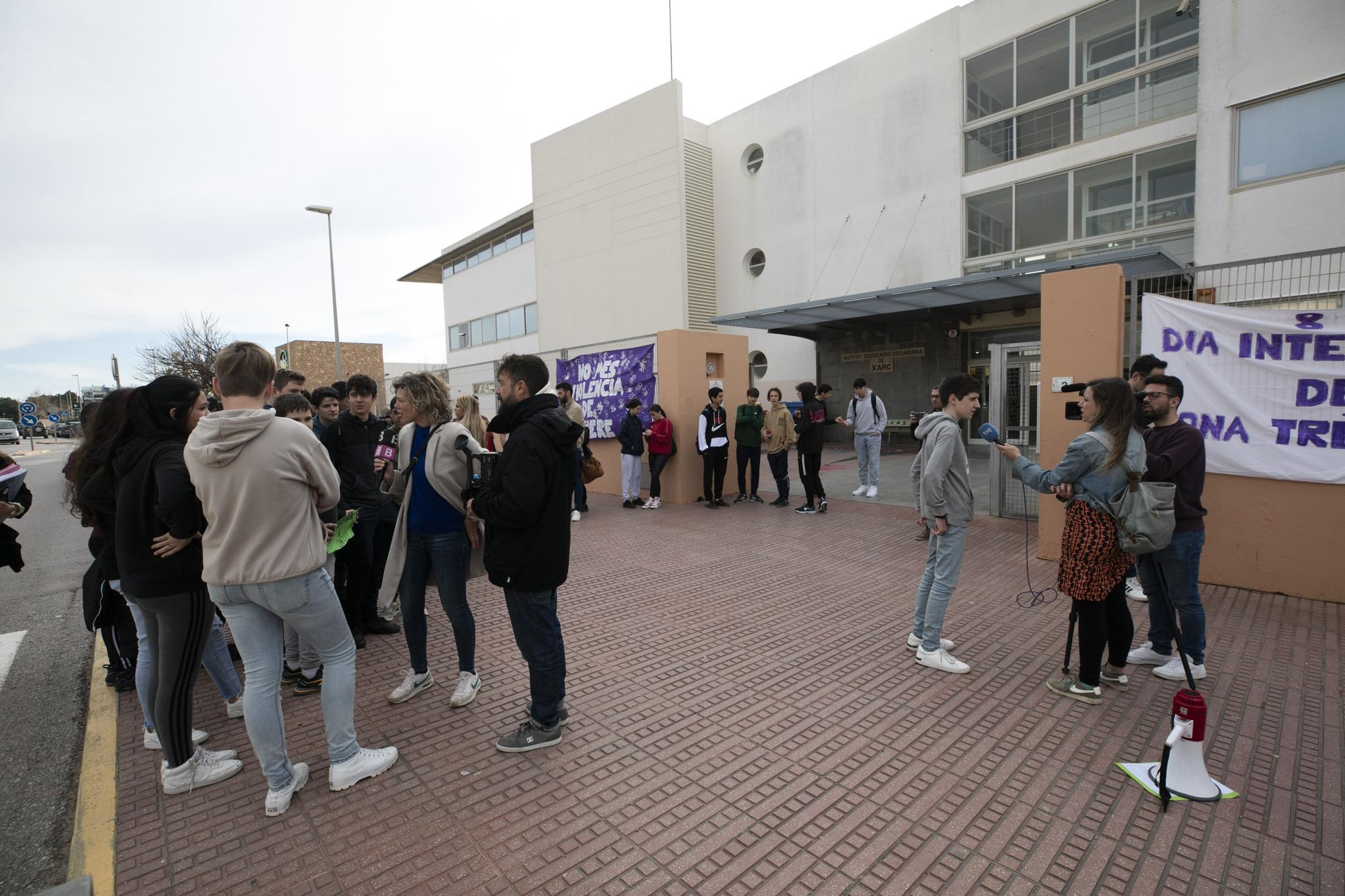 Alumnos y familias del instituto Xarc de Ibiza claman contra Educación por el mal estado del centro