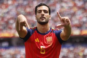 Mikel Merino se convierte en leyenda: Me caen dentro del área y hay que aprovecharlo
