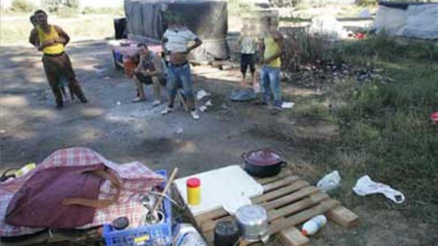 La delegada del Gobierno sostiene que el campamento de rumanos de Mérida &quot;no es una cuestión de seguridad pública&quot;