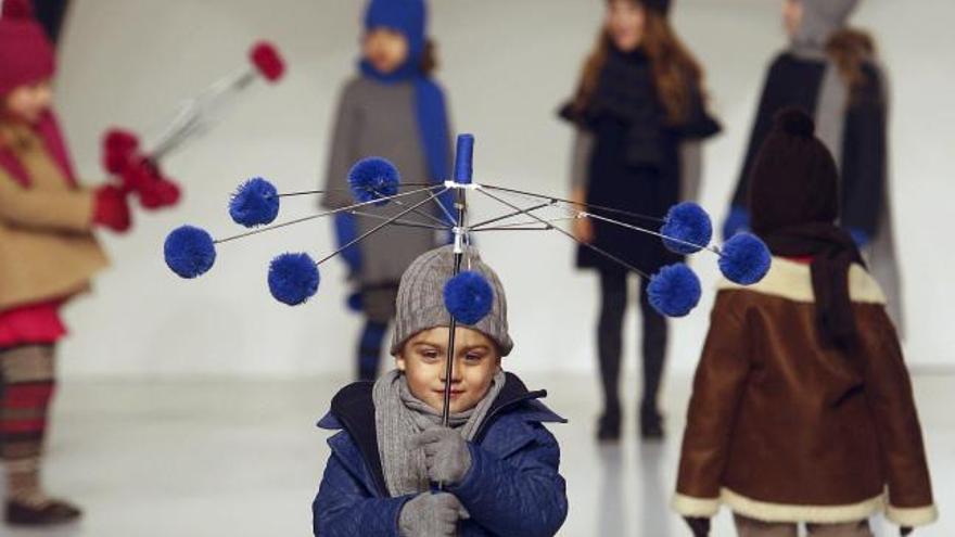 La tendencia en FIMI supone un regreso a los años setenta que se combina con inspiraciones futuristas con estampados de hombres del espacio.