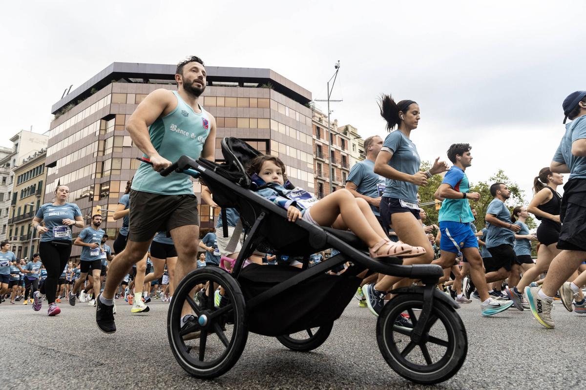 14.000 corredores participan en esta edición de la Cursa de la Mercè, en Barcelona.