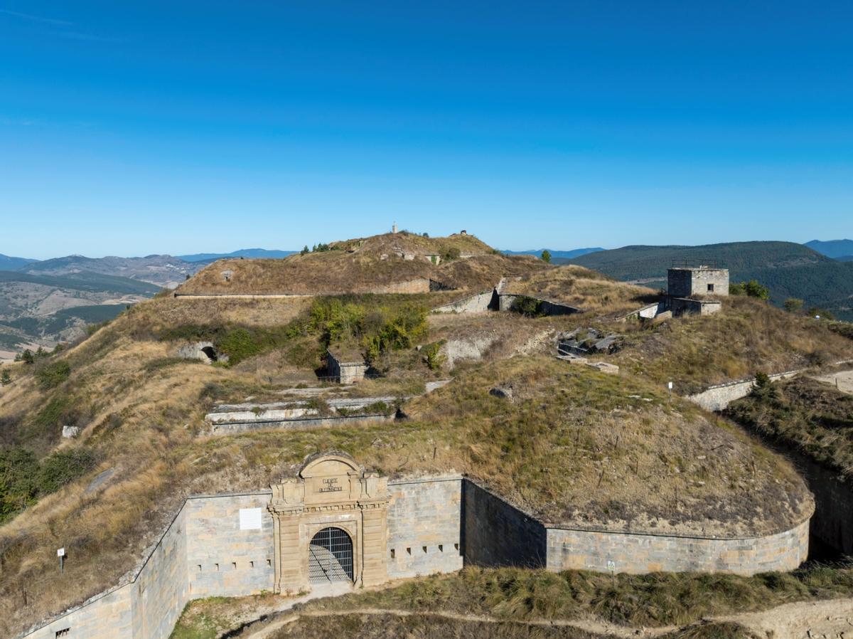 Vista aerea del antiguo fuerte de Ezkaba, sobre Pamplona.