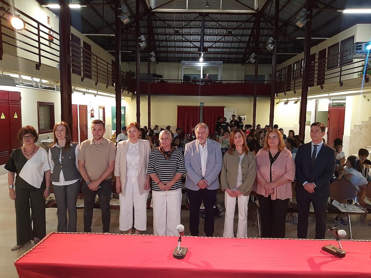 Por la izquierda, Beatriz Fanjul, Jessica Santamarina, David del Pozo, Begoña López, Eva María Pérez, Javier Fernández, María Luisa Rodríguez, Montserrat Alonso y Martín Lebón