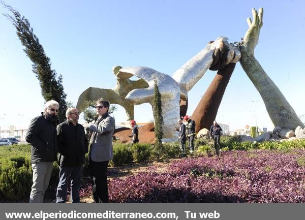 Galería de fotos: Cae la estatua de Ripolles