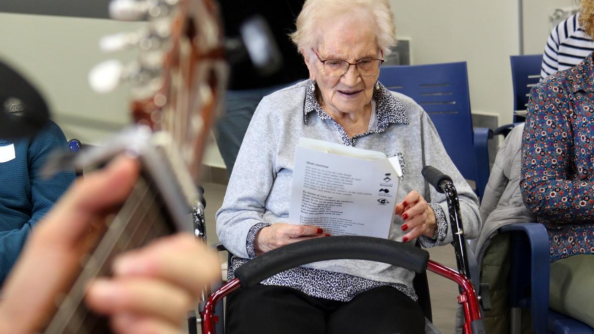 El projecte 'Els grans encants' vol fer cantar la gent gran del Berguedà en grup