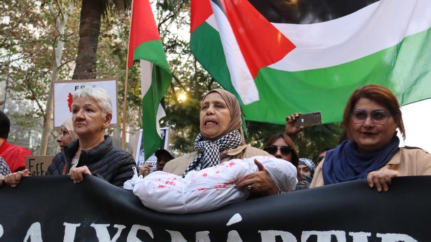 Mig miler de persones es tornen a manifestar a Barcelona per demanar que Israel aturi el &quot;genocidi&quot; contra els palestins