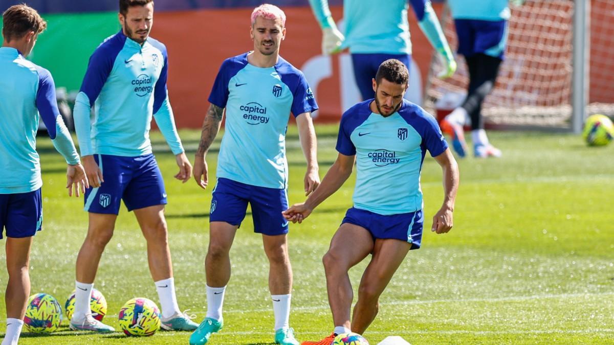 Entrenamiento del Atlético de Madrid previo al partido ante el Almería