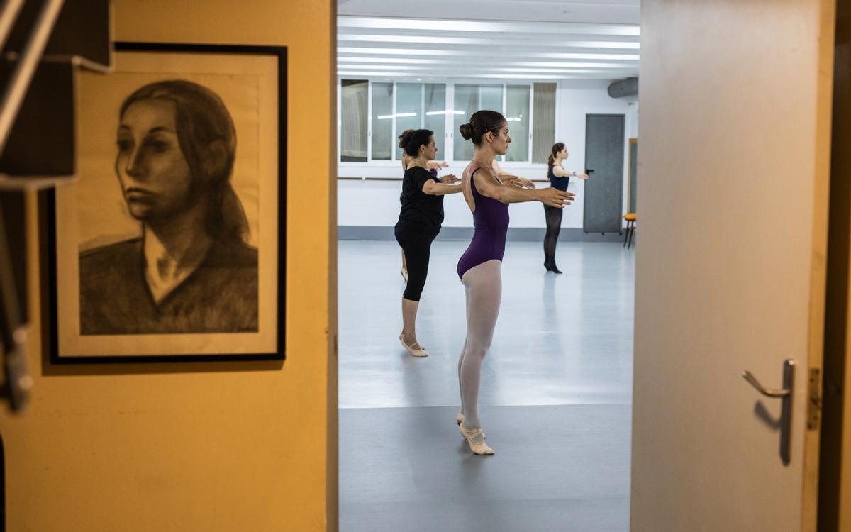 Interior de la escuela de danza Eulàlia Blasi Interior de la escuela de danza Eulàlia Blasi