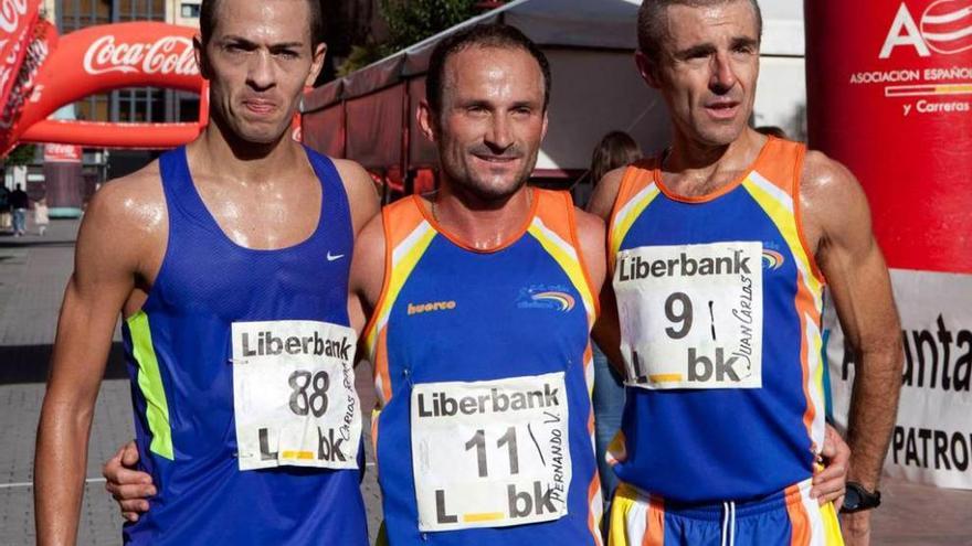 Por la izquierda, Carlos Roza, Fernando Villarmín y Juan Carlos Fernández, podio masculino.