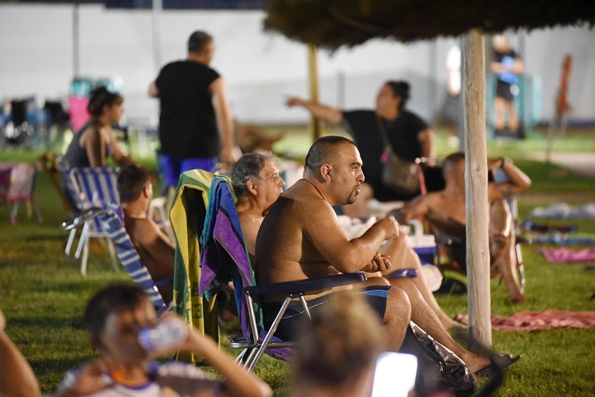 Sesión nocturna en la piscina de la Fuensanta