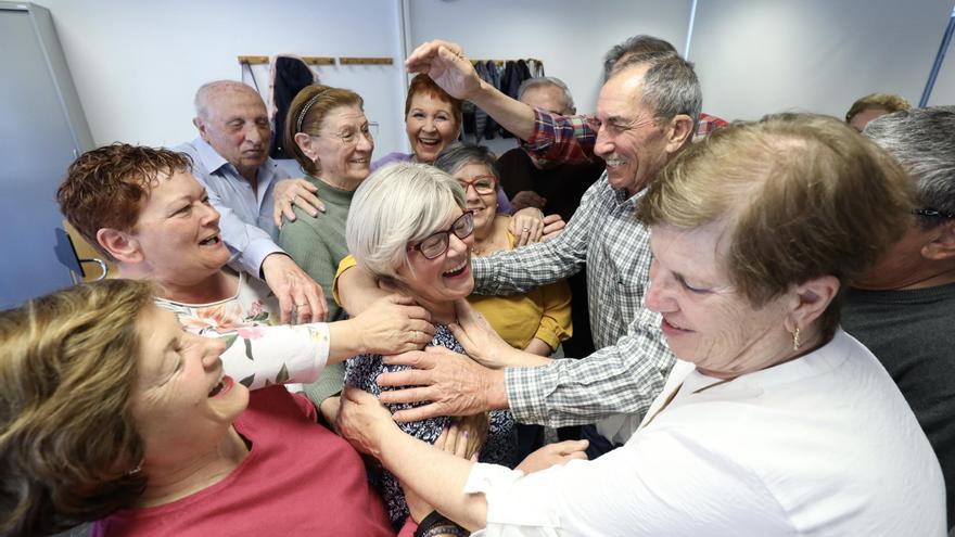 Risoterapia para mayores en Zaragoza: &quot;Estoy muy contenta. Si no, estaría tumbada en el sofá&quot;