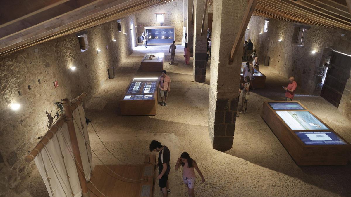 Visitantes en el espacio patrimonial del Grau Vell de Sagunt.