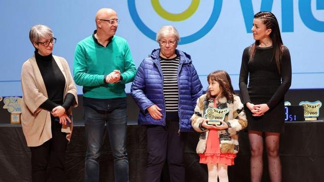 La familia de Paco Amoedo 
recibe el cariño del público.