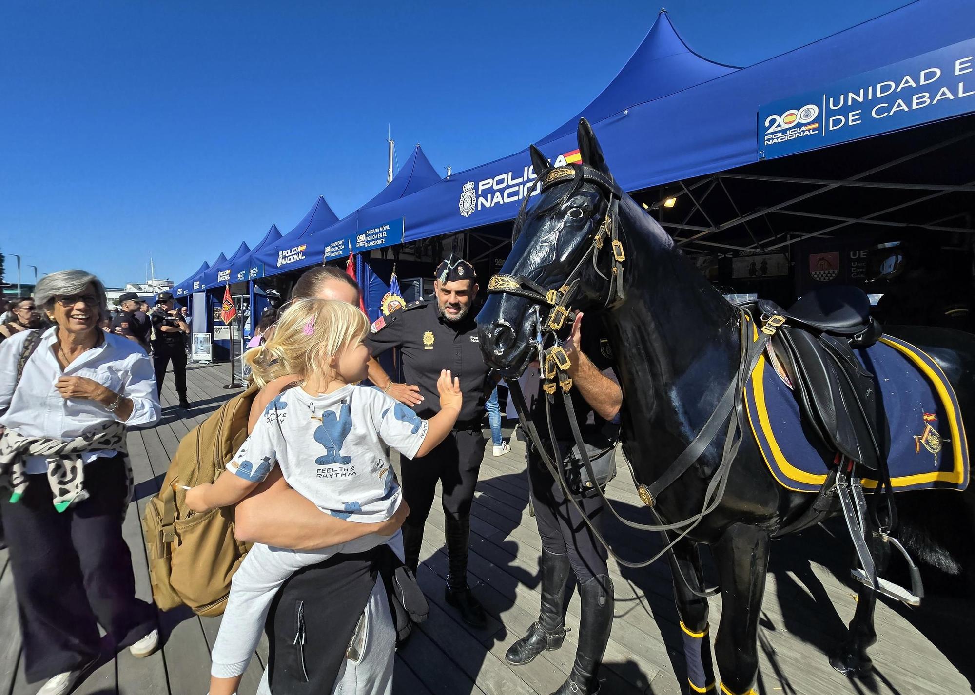 Vigo inaugura con la "Exposición de Medios" las celebraciones del Día de la Policía Nacional