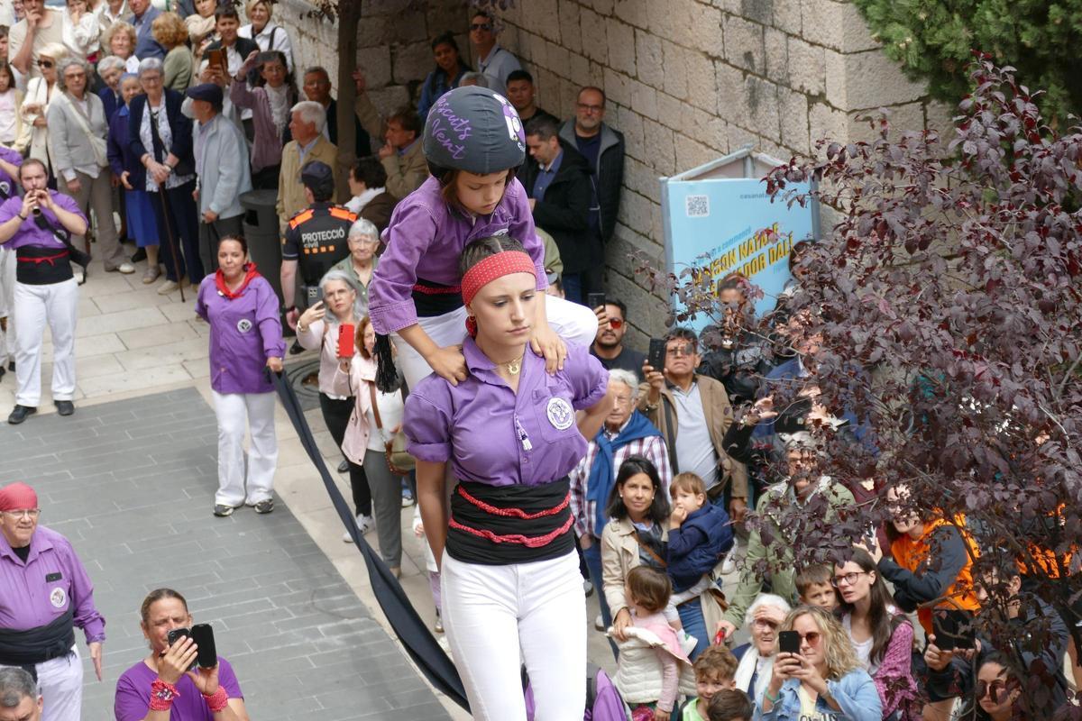 EN IMATGES | Figueres viu un dels moments més esperats de les Fires i Festes de la Santa Creu: el pilar caminant