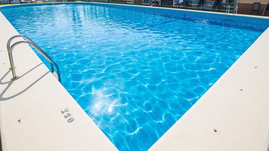 Un niño de dos años muere ahogado en una piscina de una urbanización en Orihuela Costa