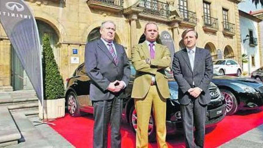 Juan C. Sánchez (Infiniti Asturias), Polo Satrústegui (Infiniti España) y Manuel G. Arenas (GRH).