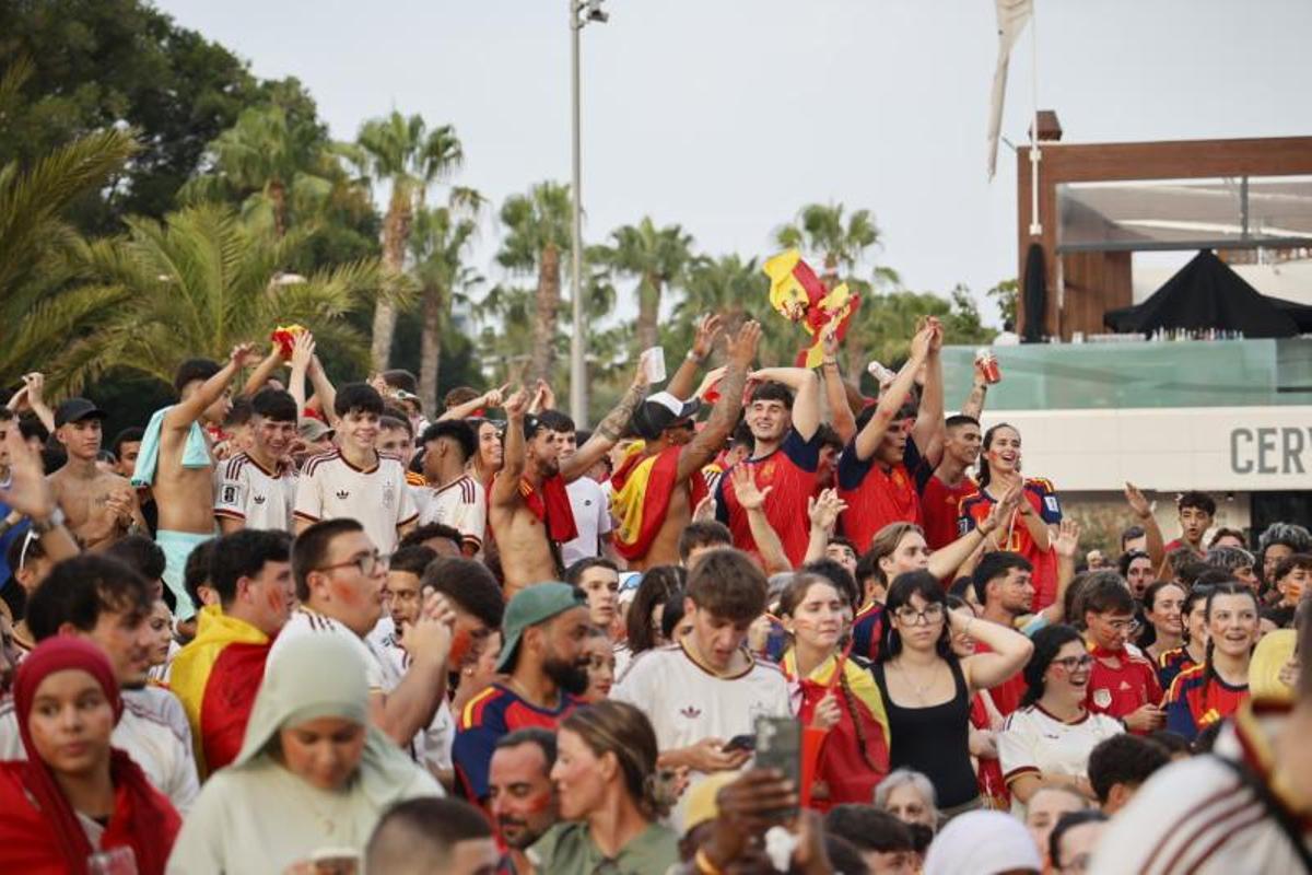 Los mejores momentos de la afición de España en Cartagena, en fotos