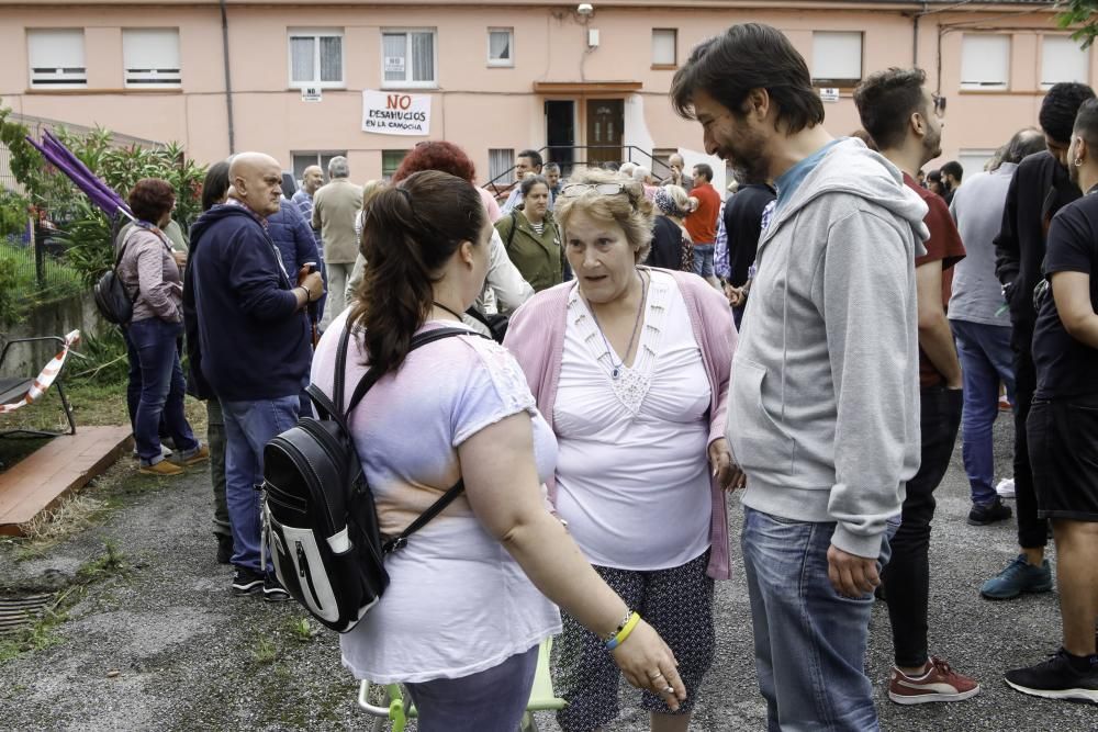 Acción solidaria con vecinos de La Camocha