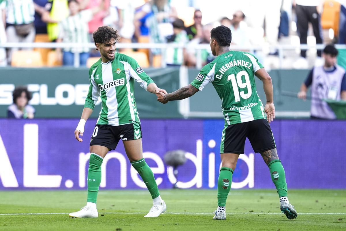 Las imágenes del Betis-Oviedo en el Estadio de la Cartuja Las imágenes del Betis-Oviedo en el Estadio de la Cartuja