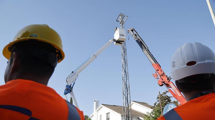 Endesa retira 43 torretas eléctricas en El Brillante para me