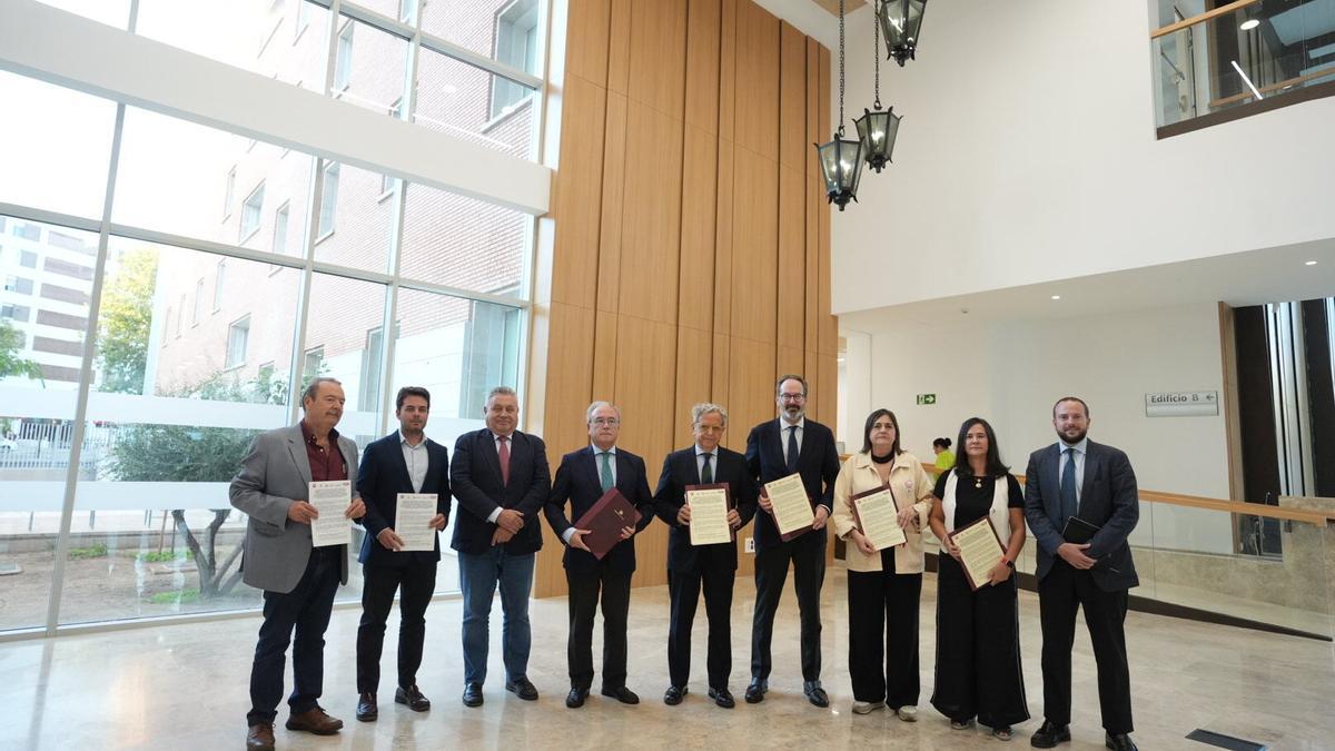 Los sindicatos y CECO se unieron ayer a la Diputación y la Junta para exigir más potencia eléctrica en el Norte de Córdoba.