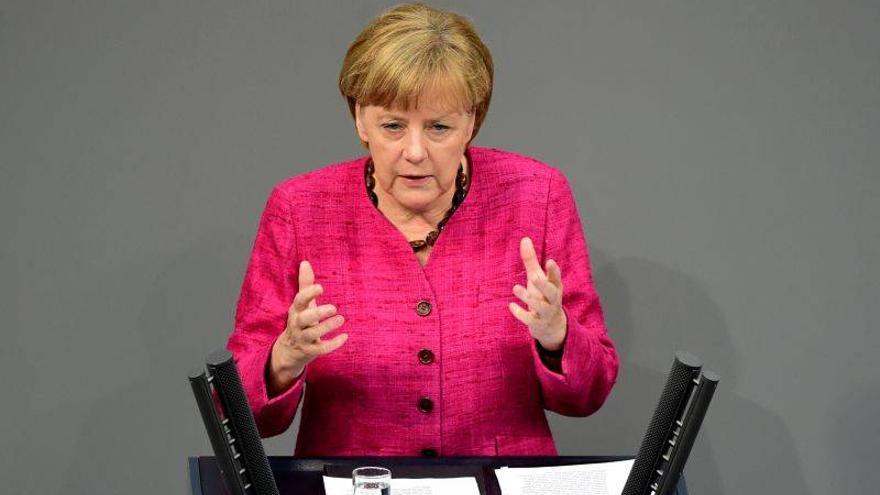 Merkel: &quot;Alemania no olvidará su responsabilidad en los horrores de la guerra&quot;