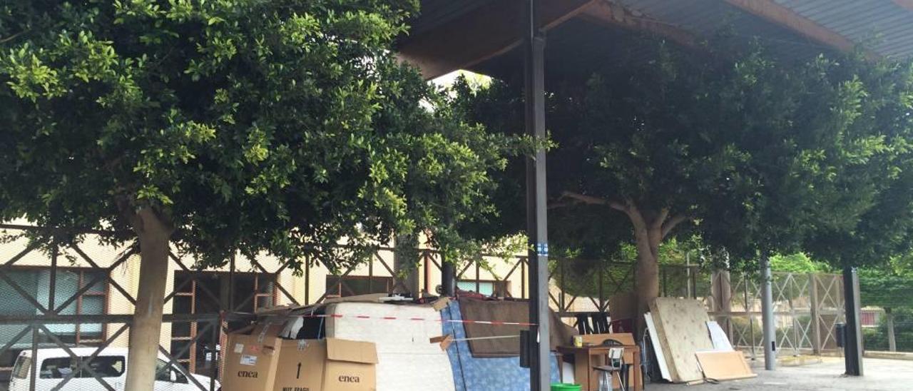 Seis personas sin hogar duermen actualmente en la antigua estación de autobuses de Palma.