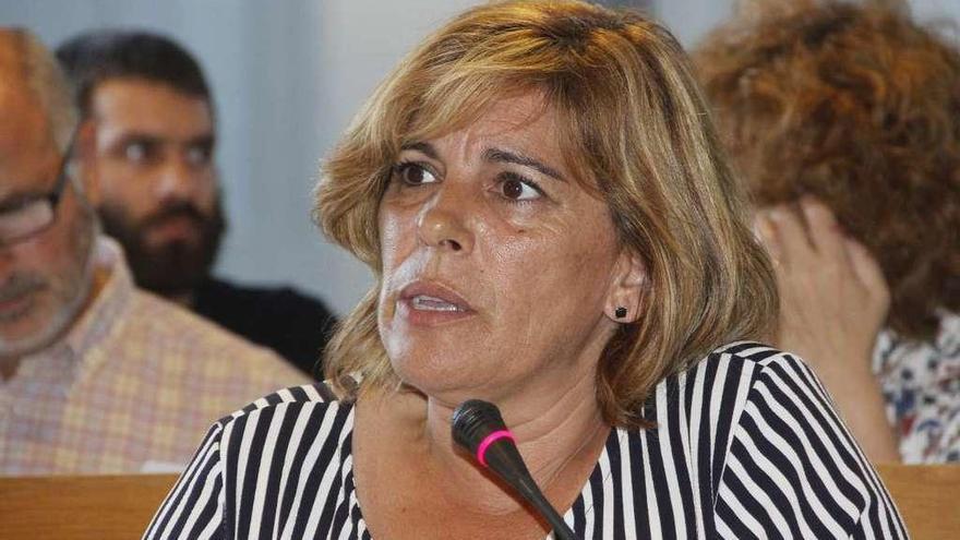 Mercedes Giráldez defenderá la moción en el pleno de Cangas. // S.A.