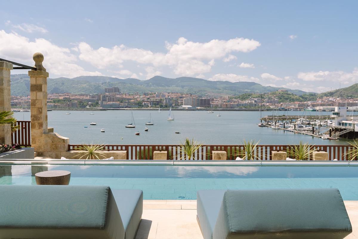 Vistas desde la piscina de Palacio Arriluce