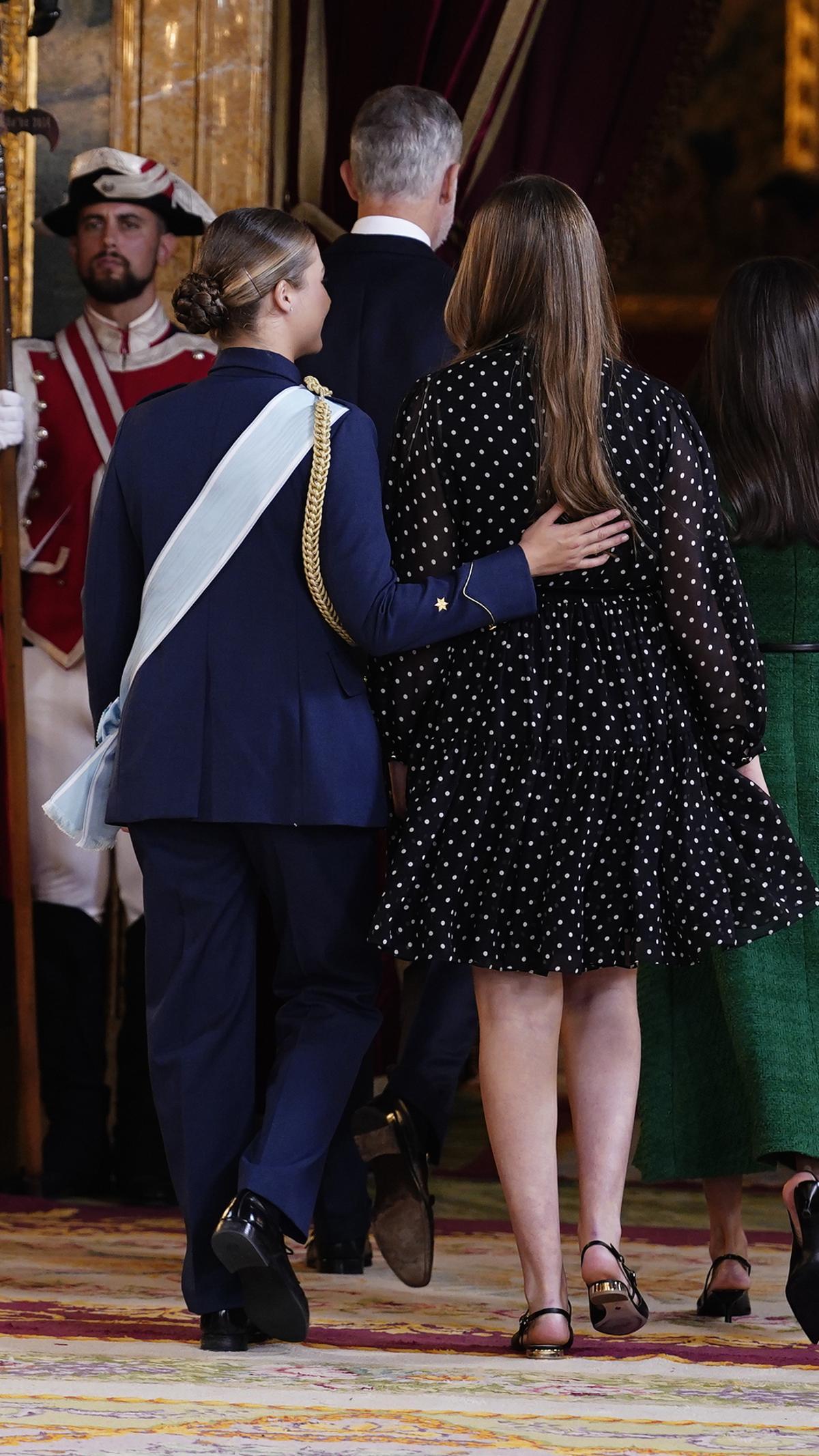 Los Reyes, la Princesa de Asturias y la Infanta Sofía presiden una recepción en el Palacio Real por el Día de la Fiesta Nacional