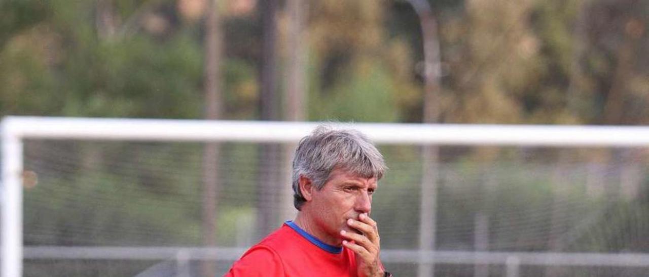 Antonio Dacosta, entrenador de la Unión Deportiva Ourense. // Iñaki Osorio