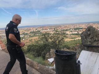 La policía local investiga la caída del muro del santuario de la patrona de Cáceres