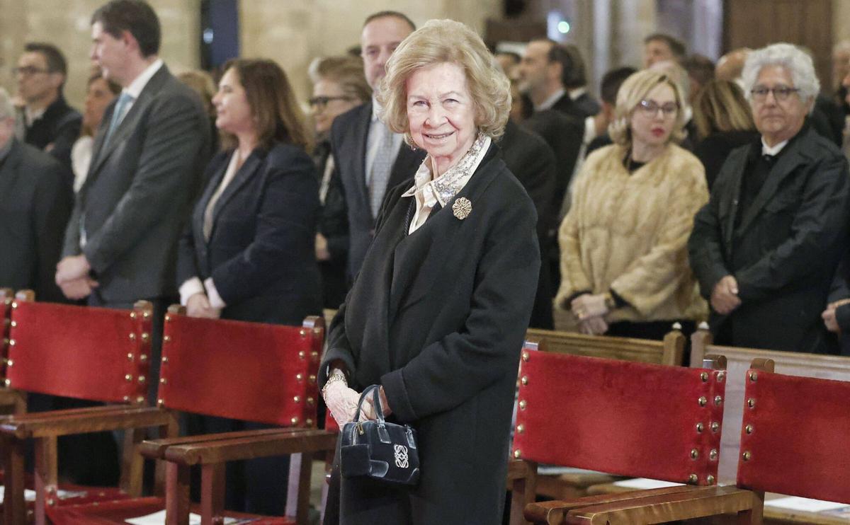 Doña Sofía y las infantas Elena y Cristina, acompañadas de Victoria Federica e Irene Urdangarin, en el Concierto de Semana Santa que se celebra en la Catedral de Mallorca