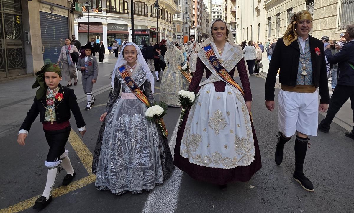 Las comisiones de falla en la Ofrenda a San Vicente Ferrer (2/6)