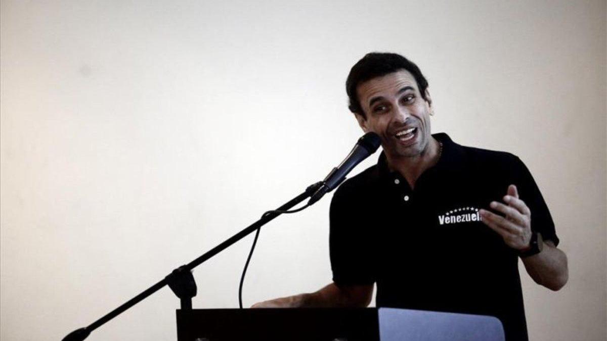 Capriles pide a la oposición en Venezuela dejar de &quot;jugar a ser gobierno en internet&quot;