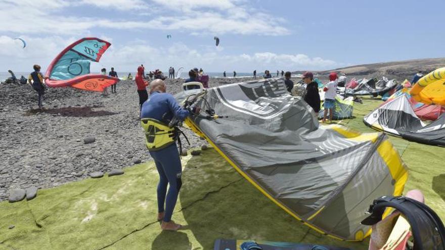 La playa de Vargas,   el reino del kitesurf