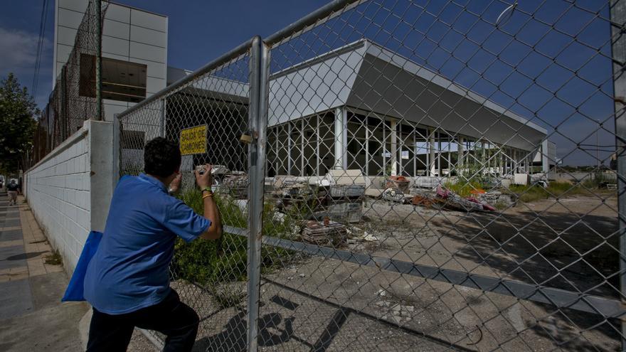 Santa Pola rescata la piscina cubierta e invertirá más de tres millones para abrirla