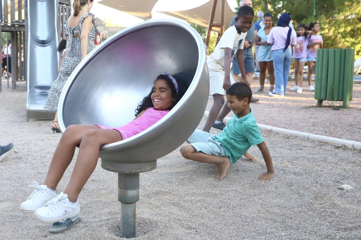 Las instituciones reciben a los niños saharauis