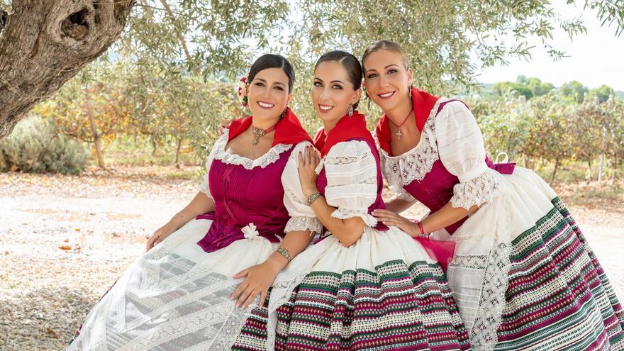 Enguera abre los festejos a San Antón con la misa mayor y la “tirá” de caramelos