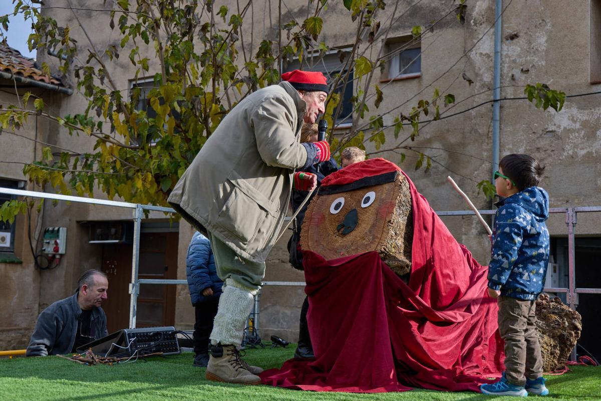 El Tió solidari a Caldes de Malavella per la Marató de 3Cat