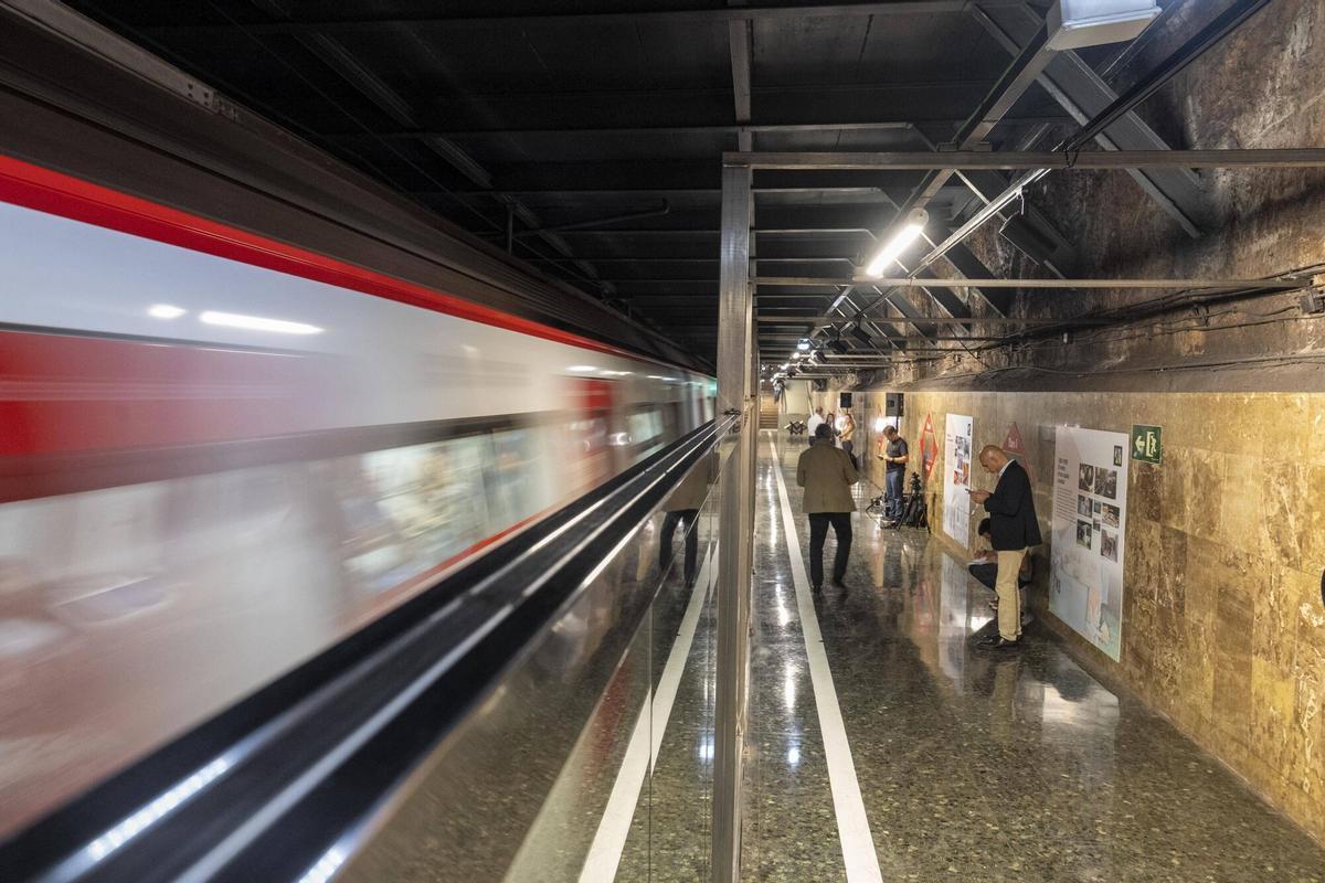 TMB abre la estación de metro ‘fantasma’ de Gaudí en Barcelona, el 2 de octubre de 2025.