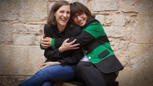 La cineasta Carla Simón y la directora de la Acadèmia, Judith Colell. 