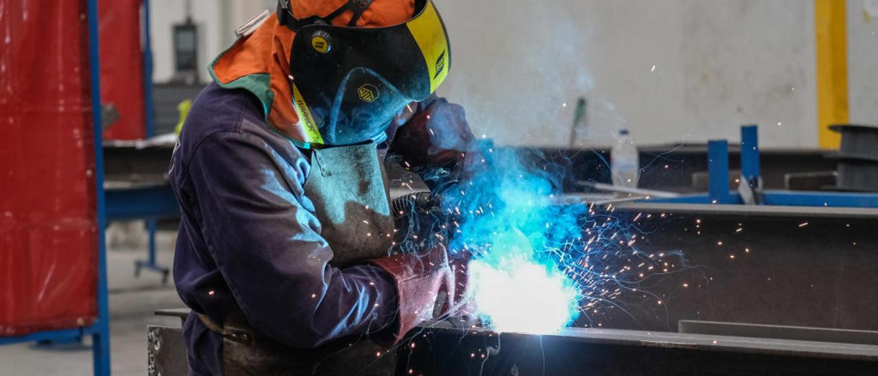 Los salarios en la Comunidad son 207 euros más bajos que la media pese a subir el coste laboral