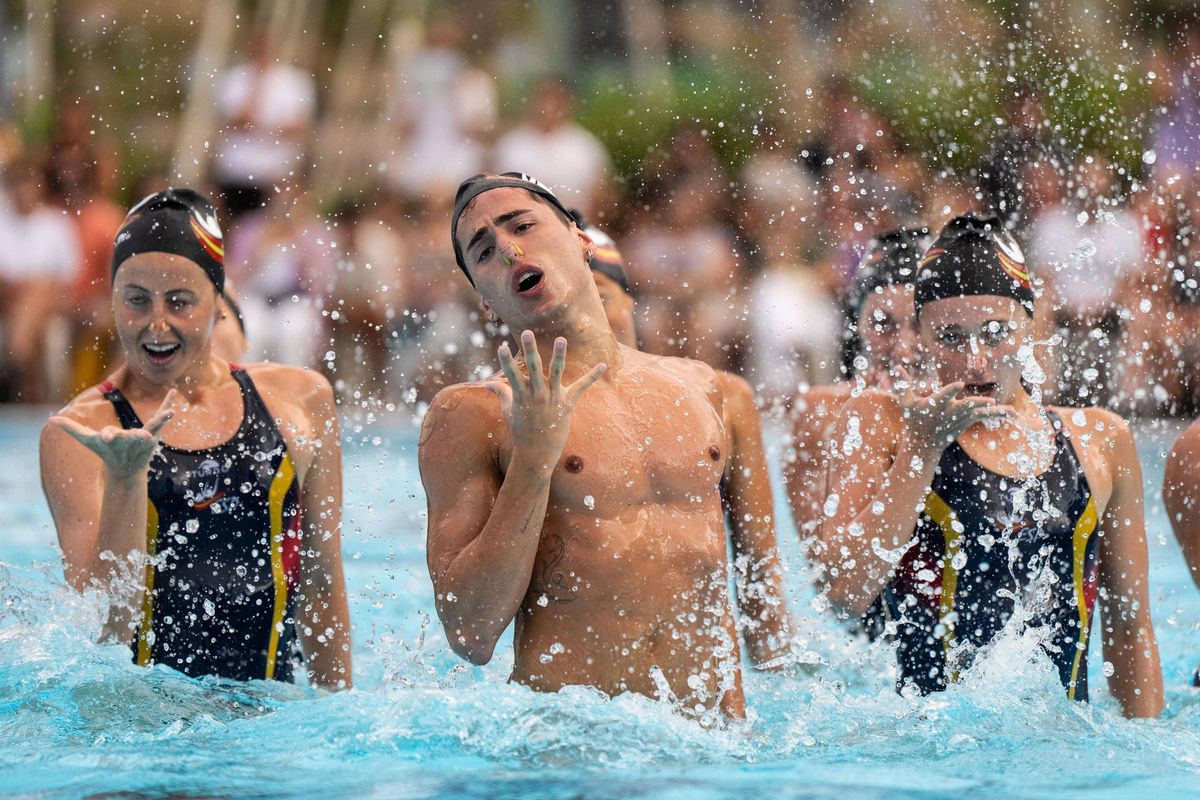 El equipo de natación artística presenta su rutina para el mundial de Singapur