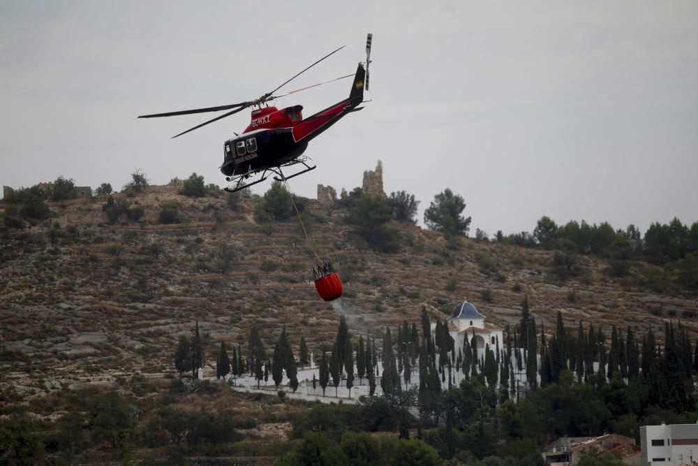 Imagen de las labores de extinción del incendio de Artana