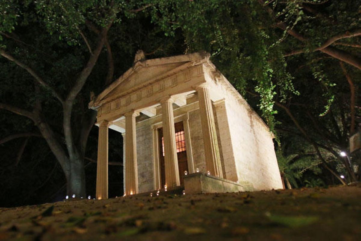 Iluminación nocturna del Museo Loringiano.