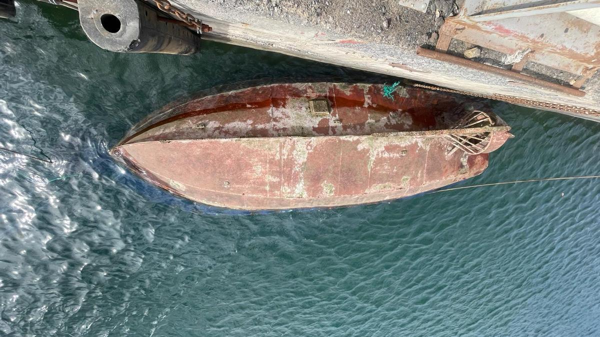Vuelco de una embarcación en el Puerto