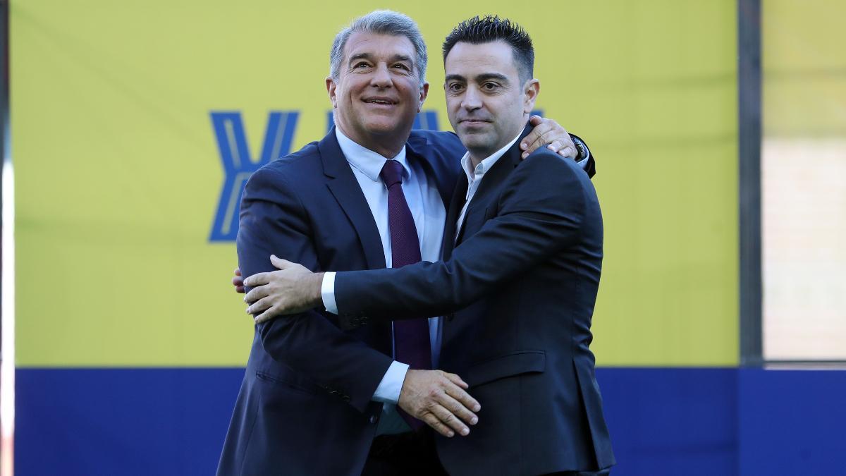 Joan Laporta le exige ganar la Champions League a Xavi Hernández